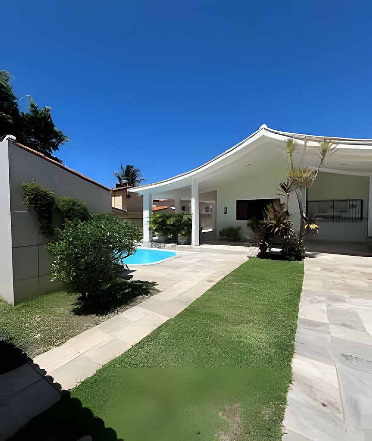 Casa em Enseada dos Corais com 04 quartos