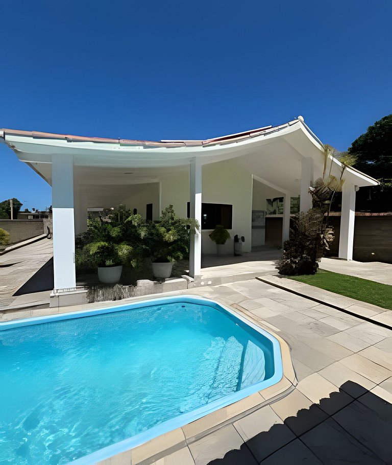 Casa em Enseada dos Corais com 04 quartos