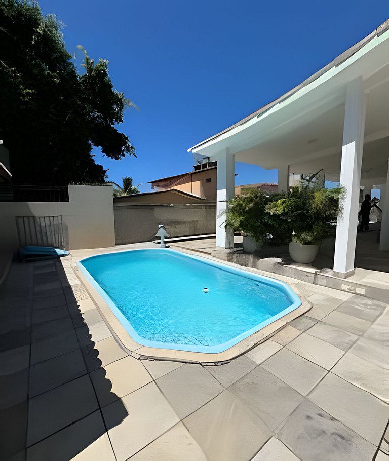 Casa em Enseada dos Corais com 04 quartos