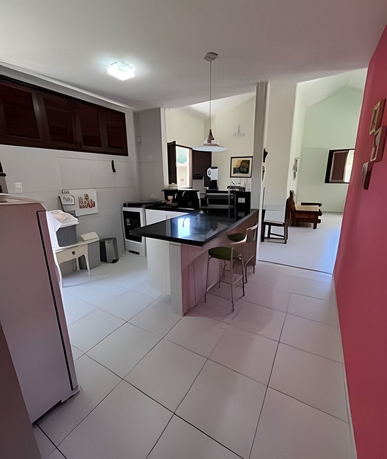 Casa em Enseada dos Corais com 04 quartos