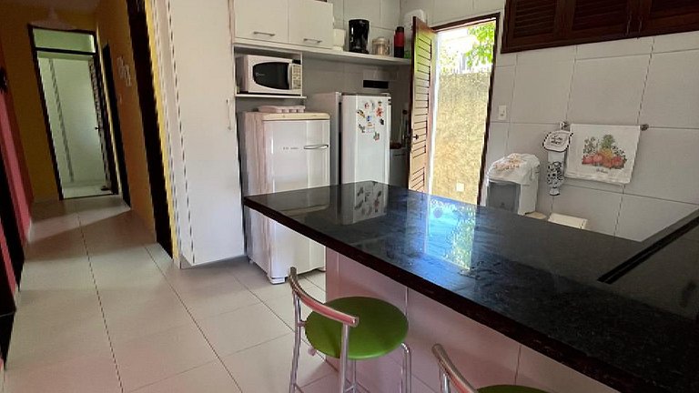 Casa em Enseada dos Corais com 04 quartos