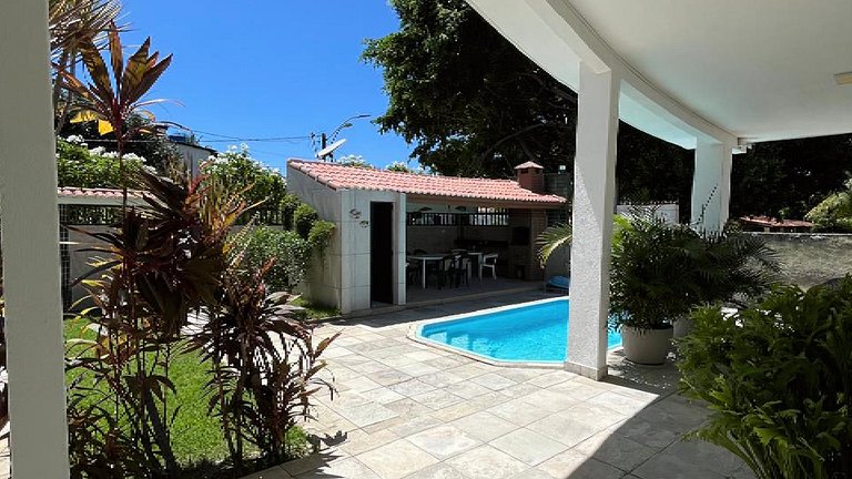 Casa em Enseada dos Corais com 04 quartos